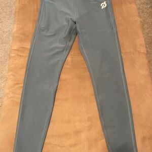 PELOTON WOMEN’S  LEGGINGS SIZE MEDIUM